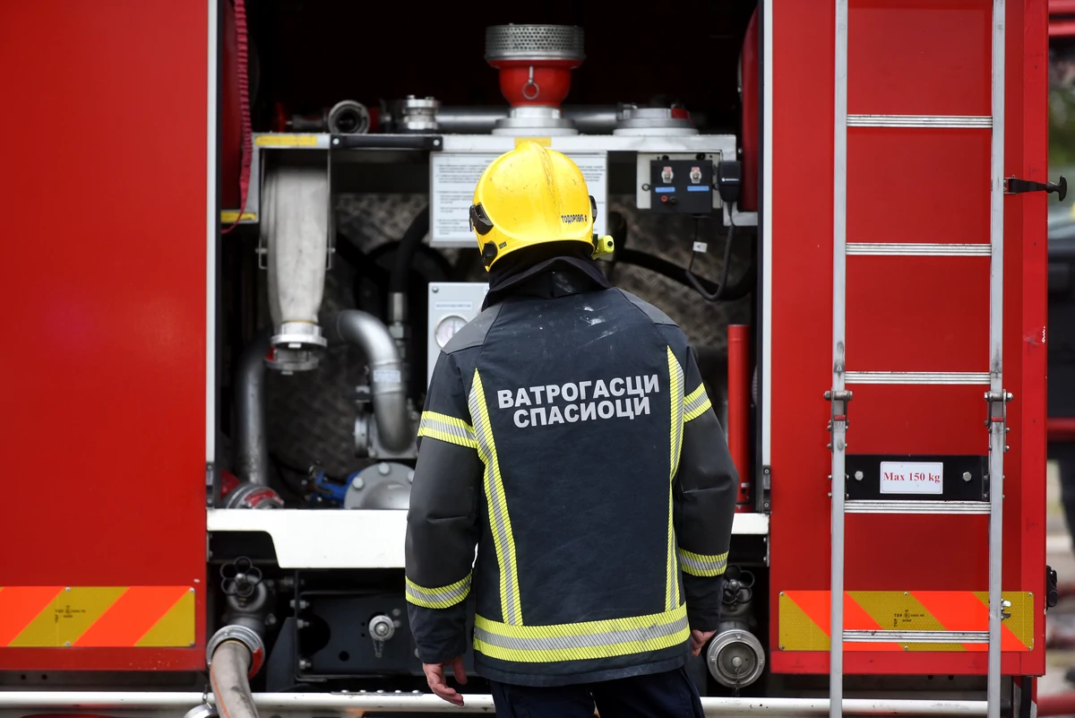 VATRA PROGUTALA KROV KUĆE Požar u Kragujevcu: Intervenisalo 11 vatrogasaca!