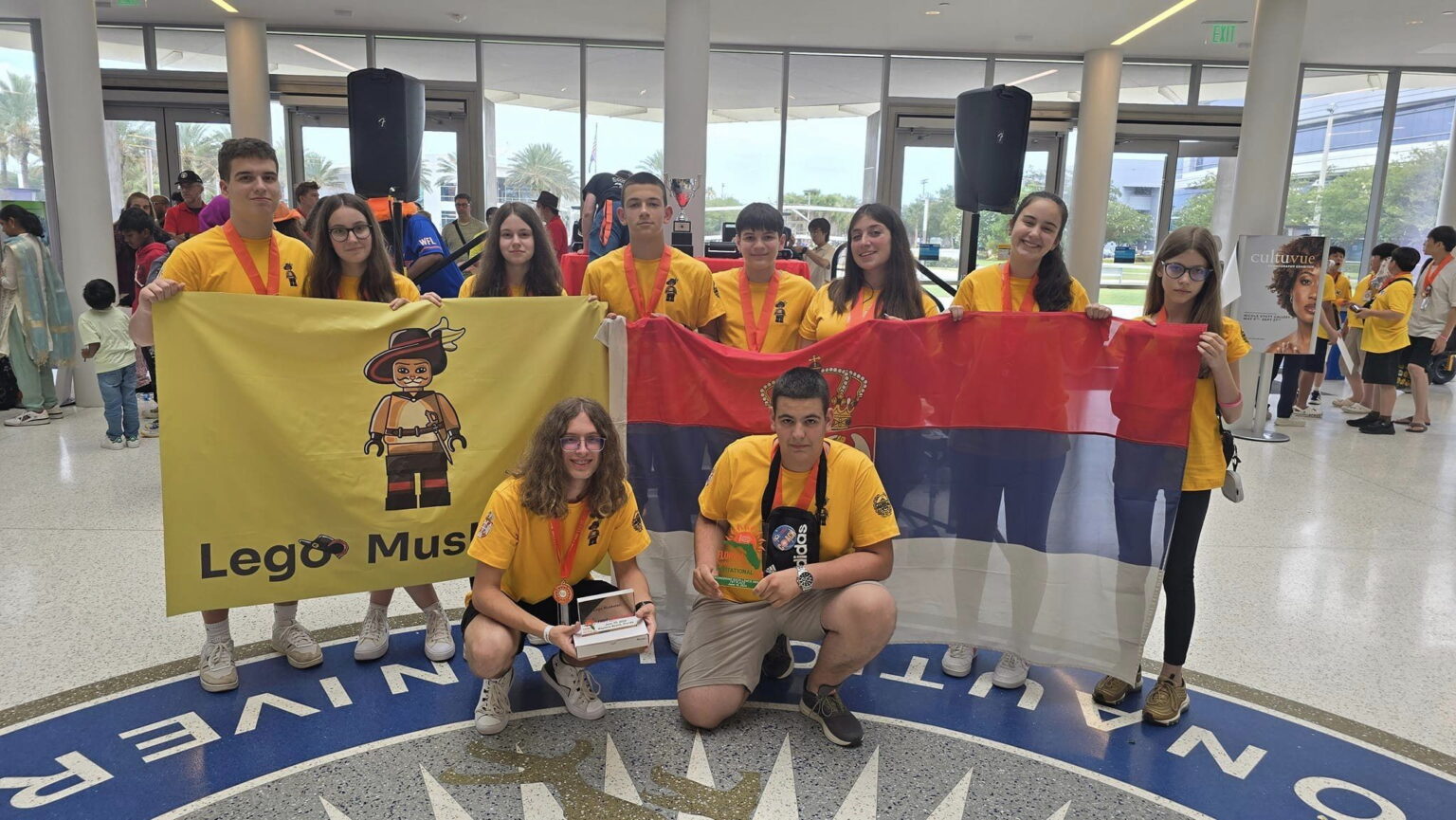 Ekipa Prve kragujevačke gimnazije „Lego musketari“ donosi pehar u Kragujevac!
