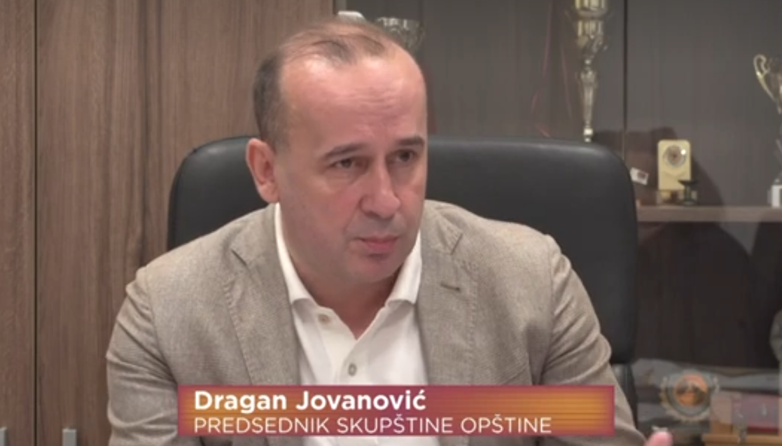 Zašto je predsednik opštine Topola sebi smanjio platu?