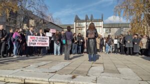Dekanski kolegijum FILUM-a podržao studente na blokadi Rektorata u Kragujevcu